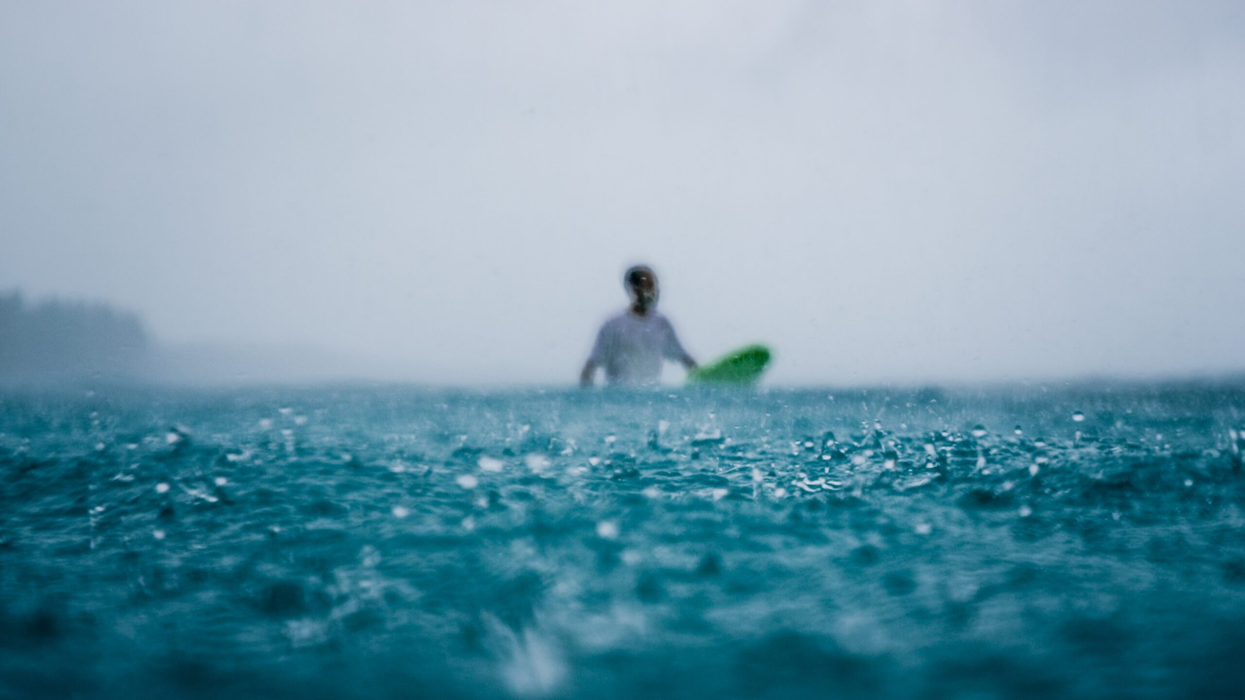 Homme qui surf